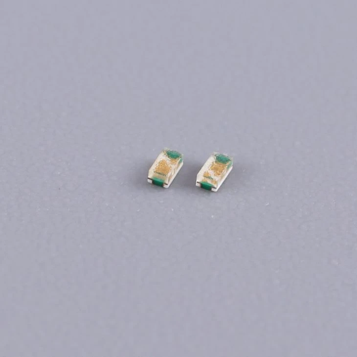 Malé 0402 zelená LED